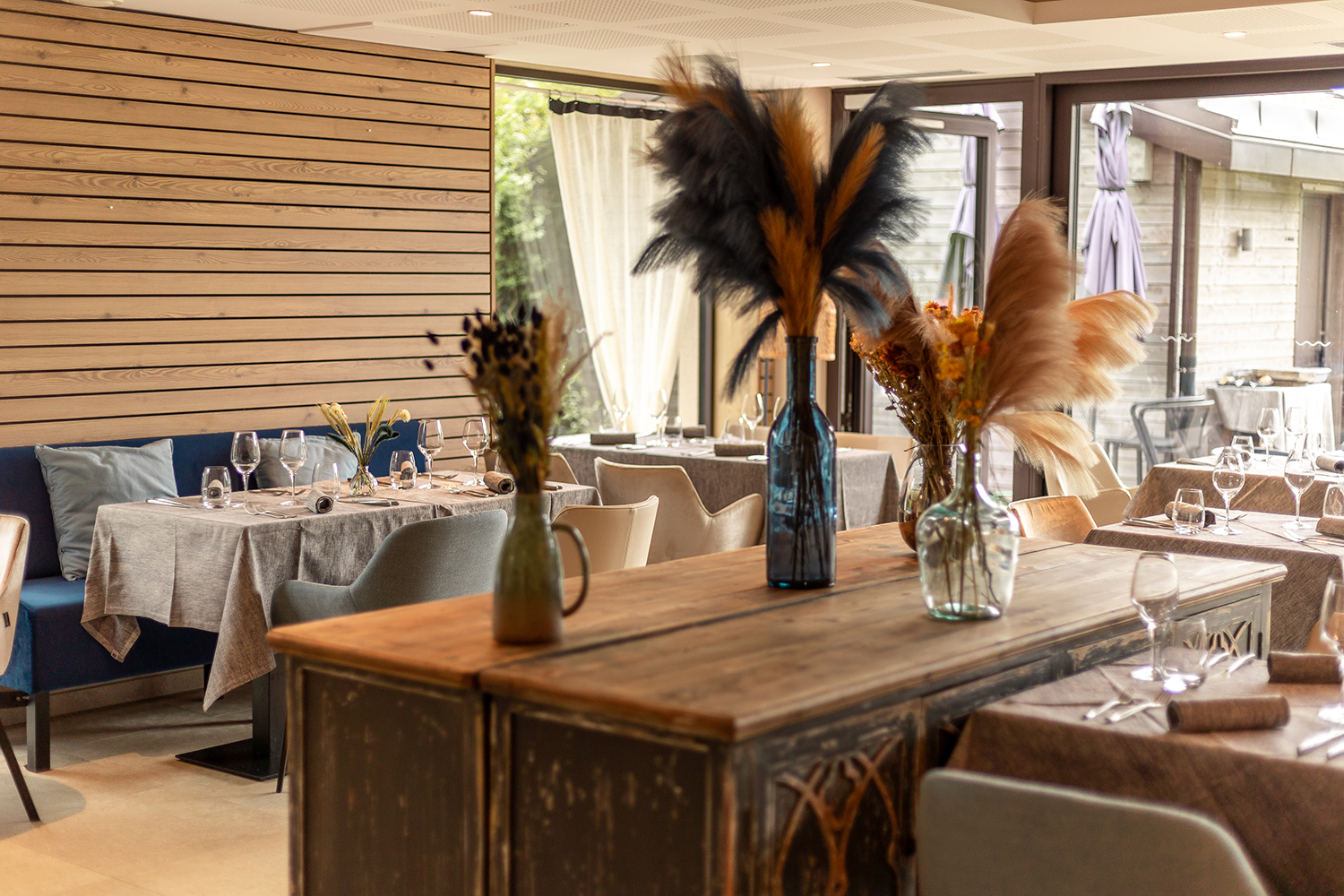 Au cœur de la Villa Caroline, le restaurant Le Lisca Au cœur de la Villa Caroline, le restaurant Le Lisca